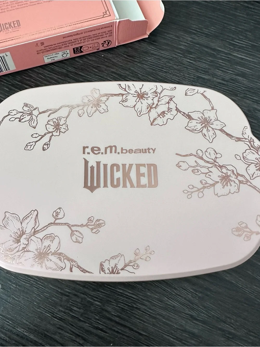 r.e.m. beauty Wicked for Good Cherry Blossom Blush Palette - Pink